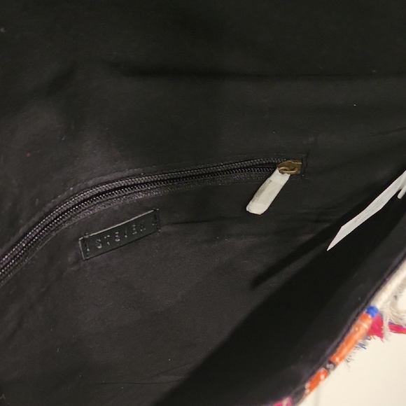 Steve Madden Embroidered Multicolor Envelope Cross Body Bag With Chain Strap - Picture 6 of 8